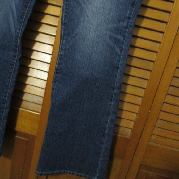 Levi's Jeans Signature Modern Boot Cut blue jeans with stretch, mid rise size 12 - Picture 5 of 9